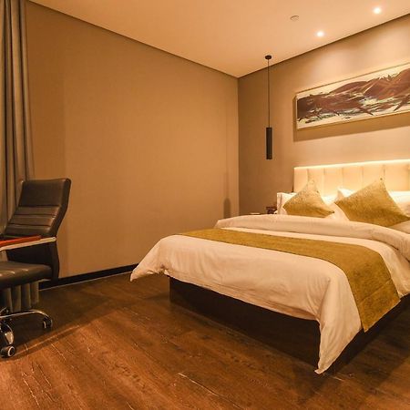 Metropolo,Shanghai,Hongqiao Airport,Wuzhong Road Zewnętrze zdjęcie